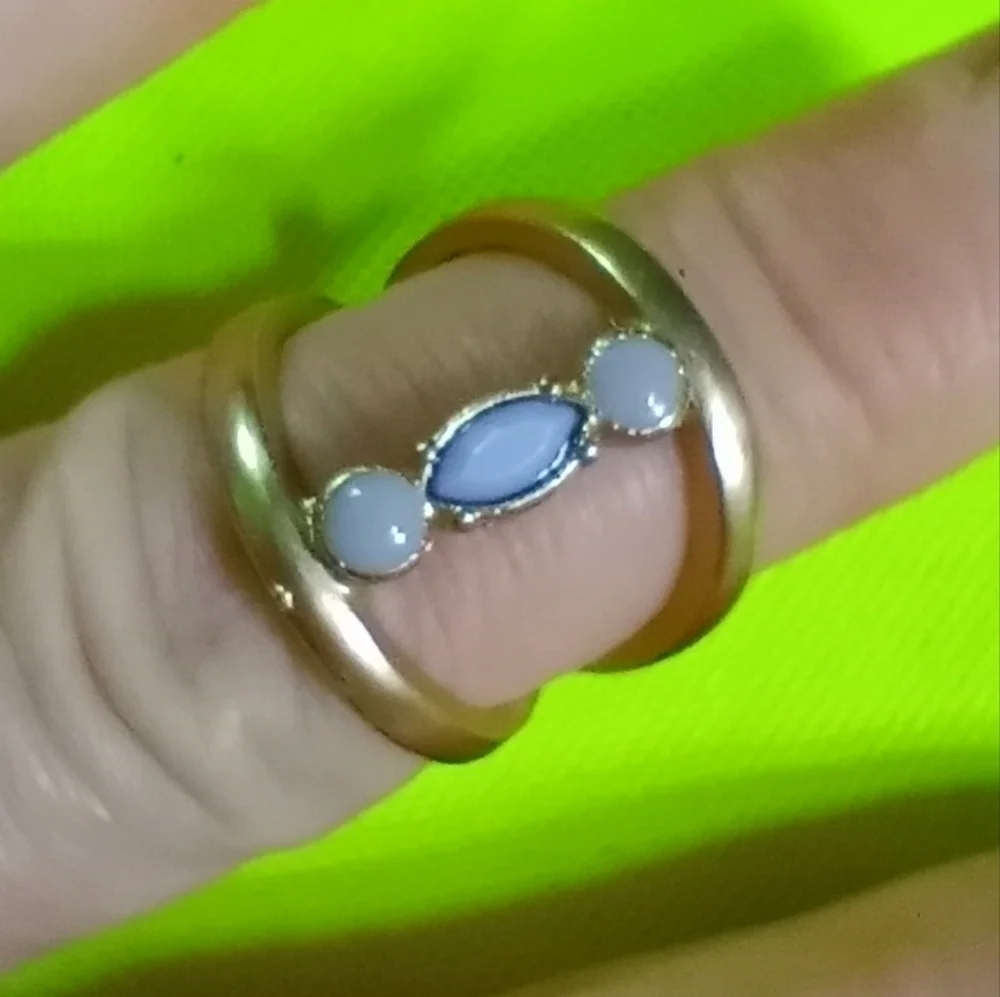 Goldtone purple stone ring size 7.5